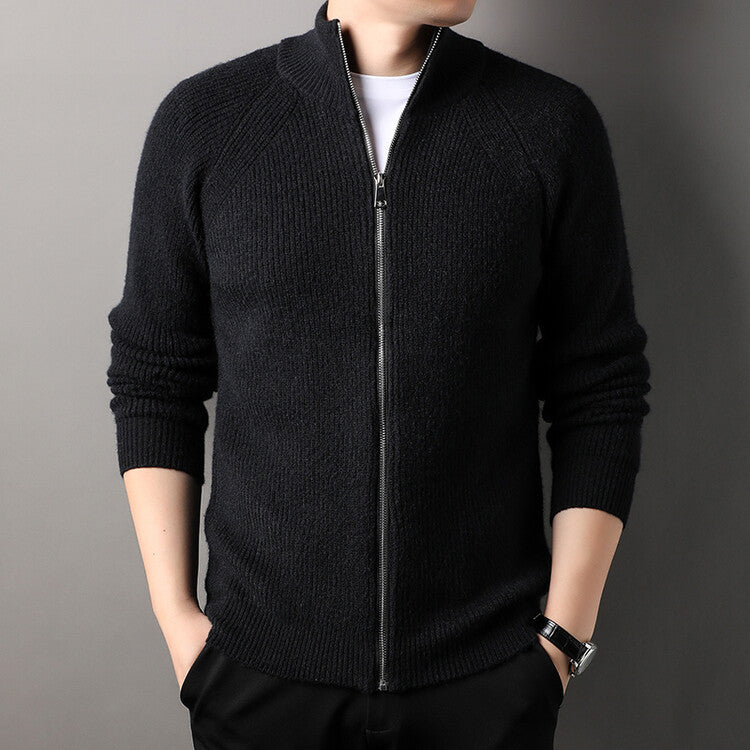 Herren Strickjacke mit hohem Kragen und unauffälligem Reißverschluss