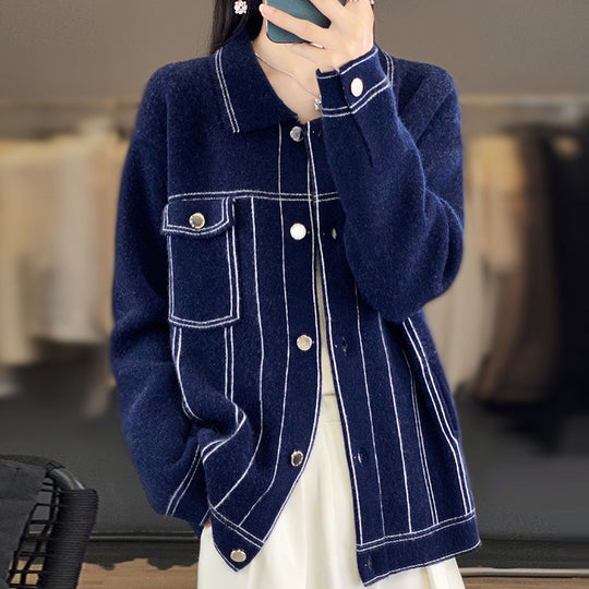 Damen Oversize-Strickjacke im Jeansjacken‑Look mit kontrastierenden Nahtdetails und Brusttasche Shop Nory