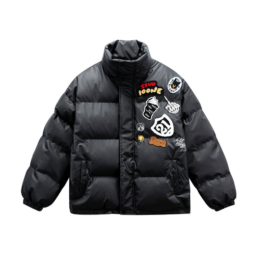 Unisex Boxy wattierte Oversize-Pufferjacke mit Stehkragen und Statement-Patchdetails Shop Nory