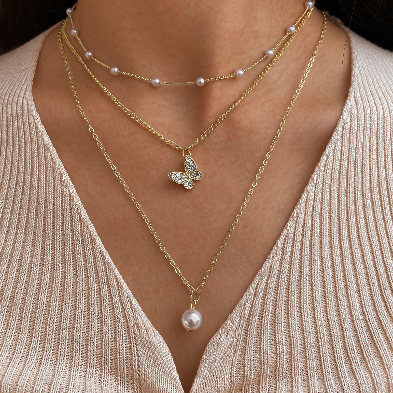 Damen Halskette Set mit funkelndem Schmetterlingsanhänger und eleganten Perlenakzenten Shop Nory