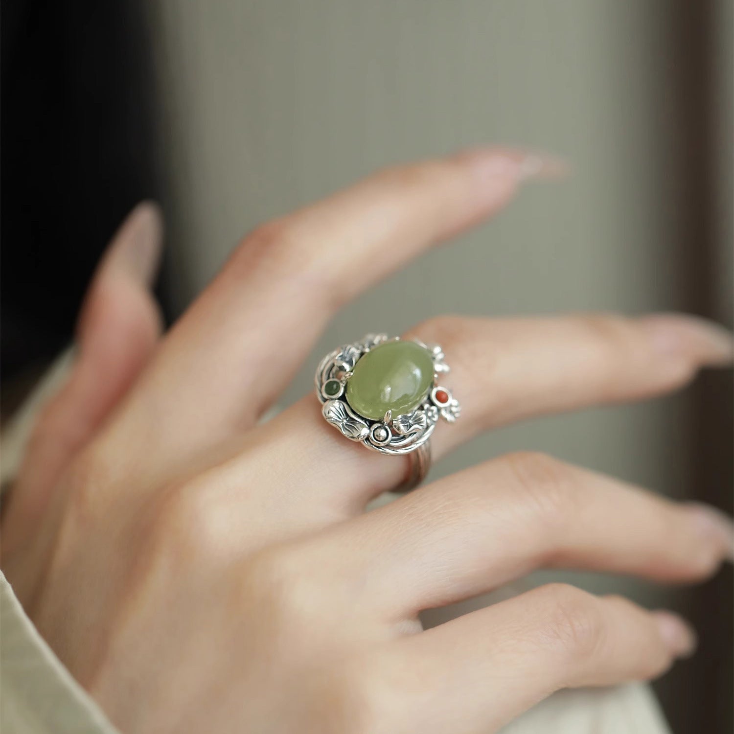Damenring mit floralen Verzierungen und elegantem Jade-Edelstein Shop Nory