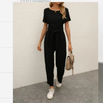 Damen Jumpsuit mit taillierbarem Bindegürtel und praktischen Taschen Shopnory