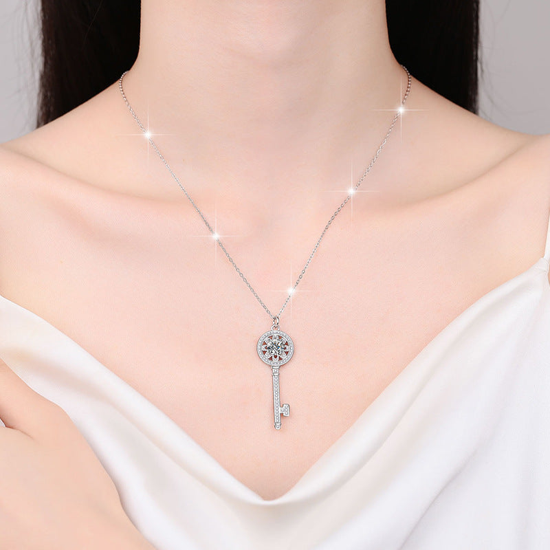 Damen Halskette mit elegantem Schlüsselanhänger und funkelndem Kristallbesatz Shop Nory