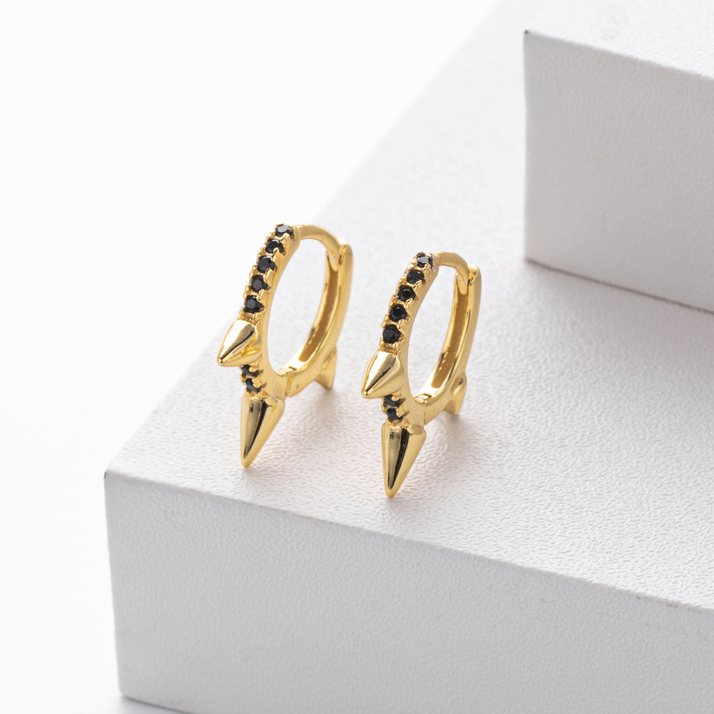Damen Ohrringe mit spitzem Design und funkelnden Zirkonen Shop Nory