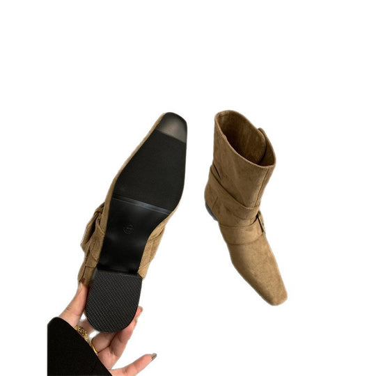 Damen Biker-inspirierte Mid-Boots aus Velourslederoptik mit spitzer Kappe und verstellbaren Gürtelschnallen Shop Nory