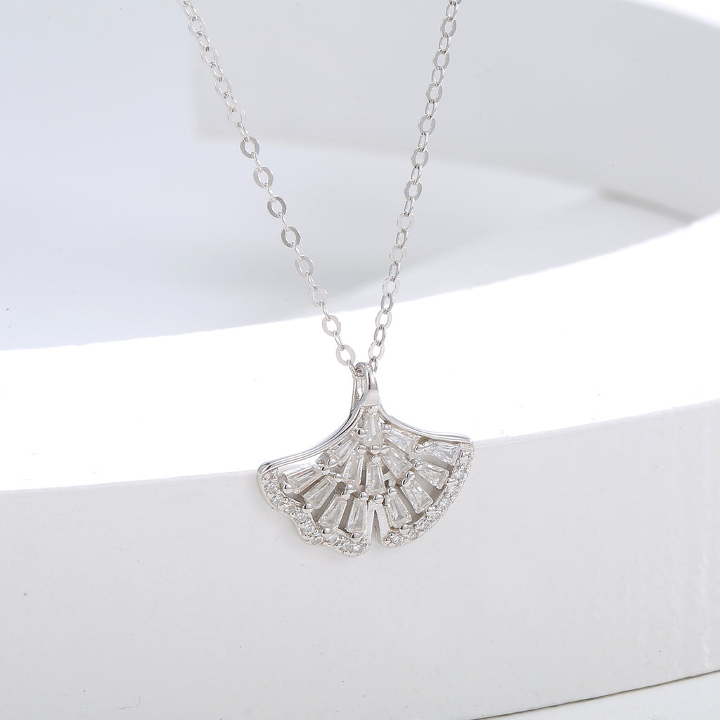 Damen Halskette mit kunstvollem Fächeranhänger aus hochwertigem Silber und funkelnden Zirkonia Shop Nory