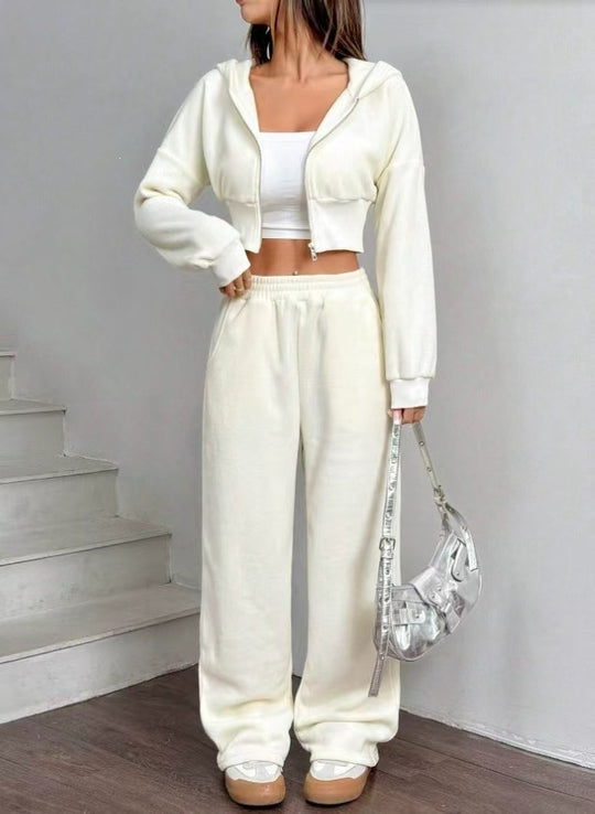 Damen nan kurzes Kapuzen-Sweatshirt mit Reißverschluss und weite High-Waist Jogginghose Shop Nory