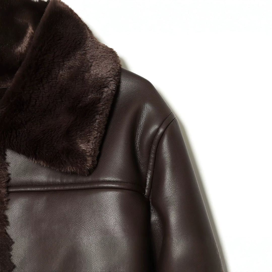 Damen Kurzjacke in Lammfell‑Optik mit Pelzkragen, aufgesetzten Taschen und Knopfleiste Shop Nory