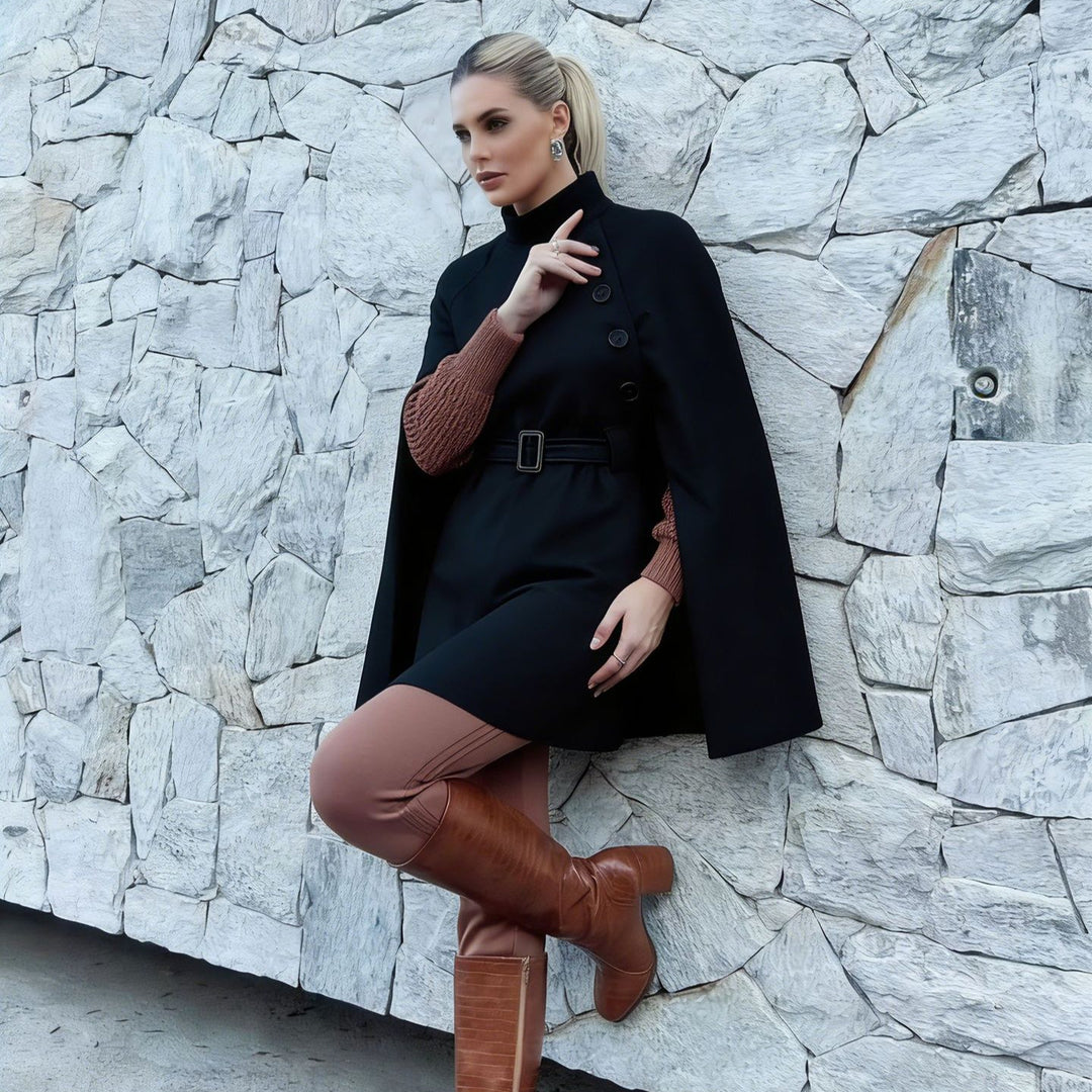 Damen Cape-Mantel mit Taillengürtel, asymmetrischer Knopfleiste und Stehkragen Shop Nory
