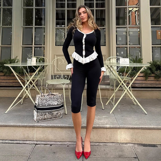 Damen Gerippte Strickjacke mit Volant-Saum, Zierknöpfen und Rüschenmanschetten Shop Nory