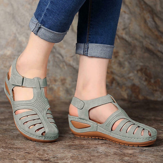 Damen Bequeme orthopädische Sandalette mit geschlossener Zehenpartie und verstellbarem Klettverschluss Shop Nory