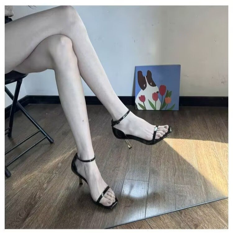 Damen Riemchen‑Sandalette mit quadratischer Zehenpartie und filigratem Metallstiletto Shop Nory