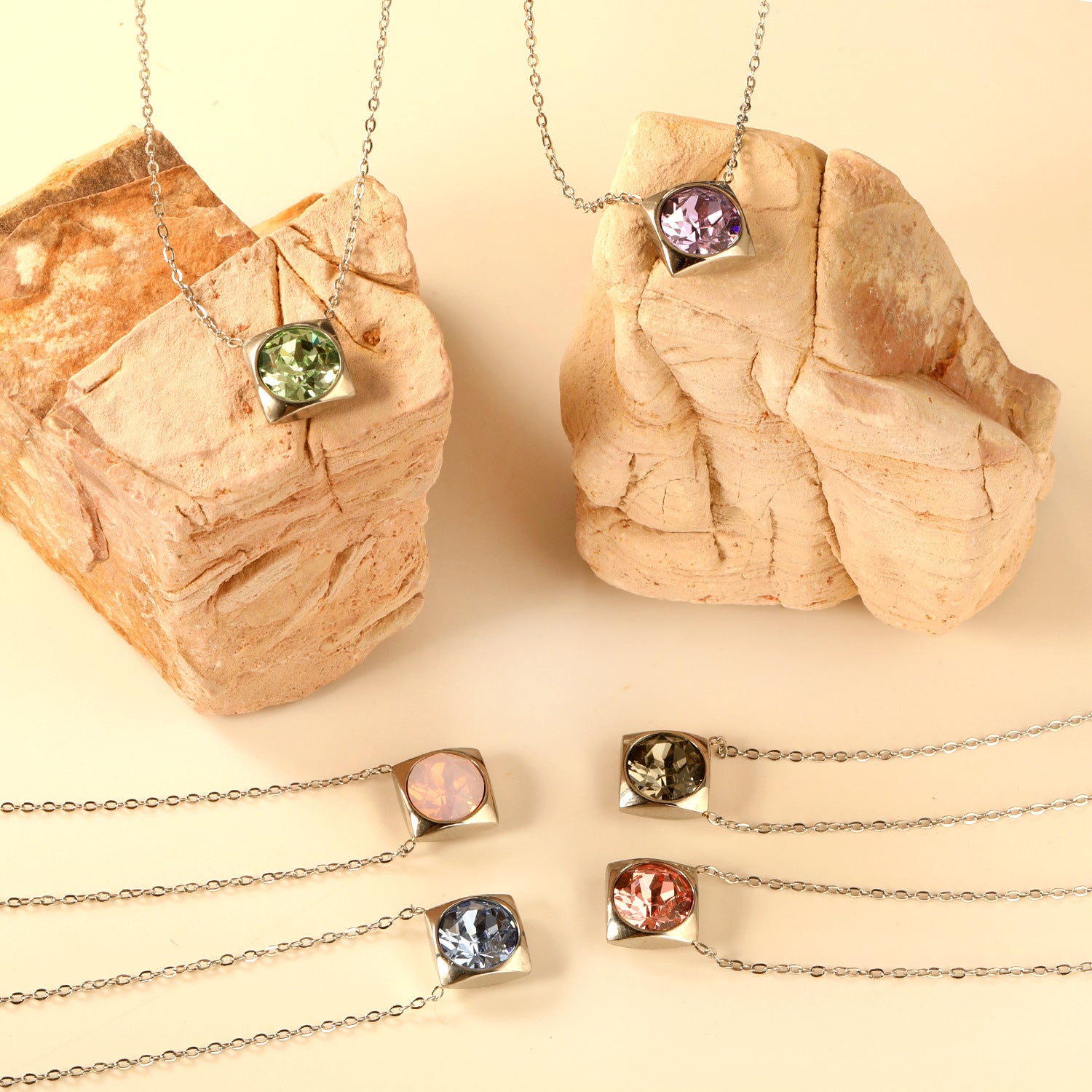 Damen Halskette mit quadratischem Kristallanhänger aus hochwertigem Edelstahl Shop Nory