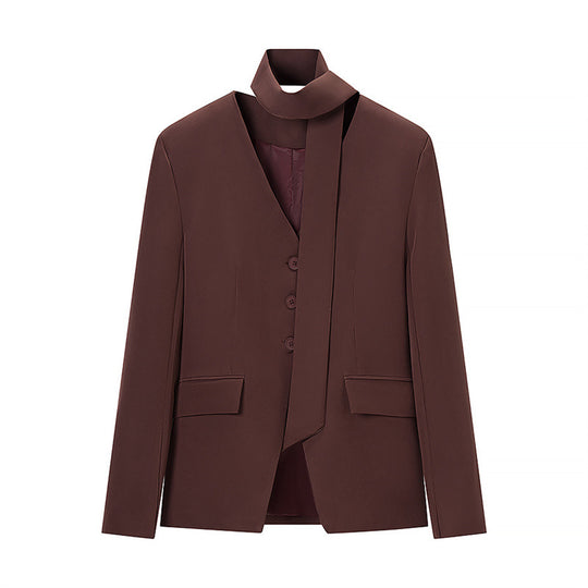 Damen Taillierter Blazer mit Schluppe, V‑Ausschnitt und Pattentaschen Shop Nory