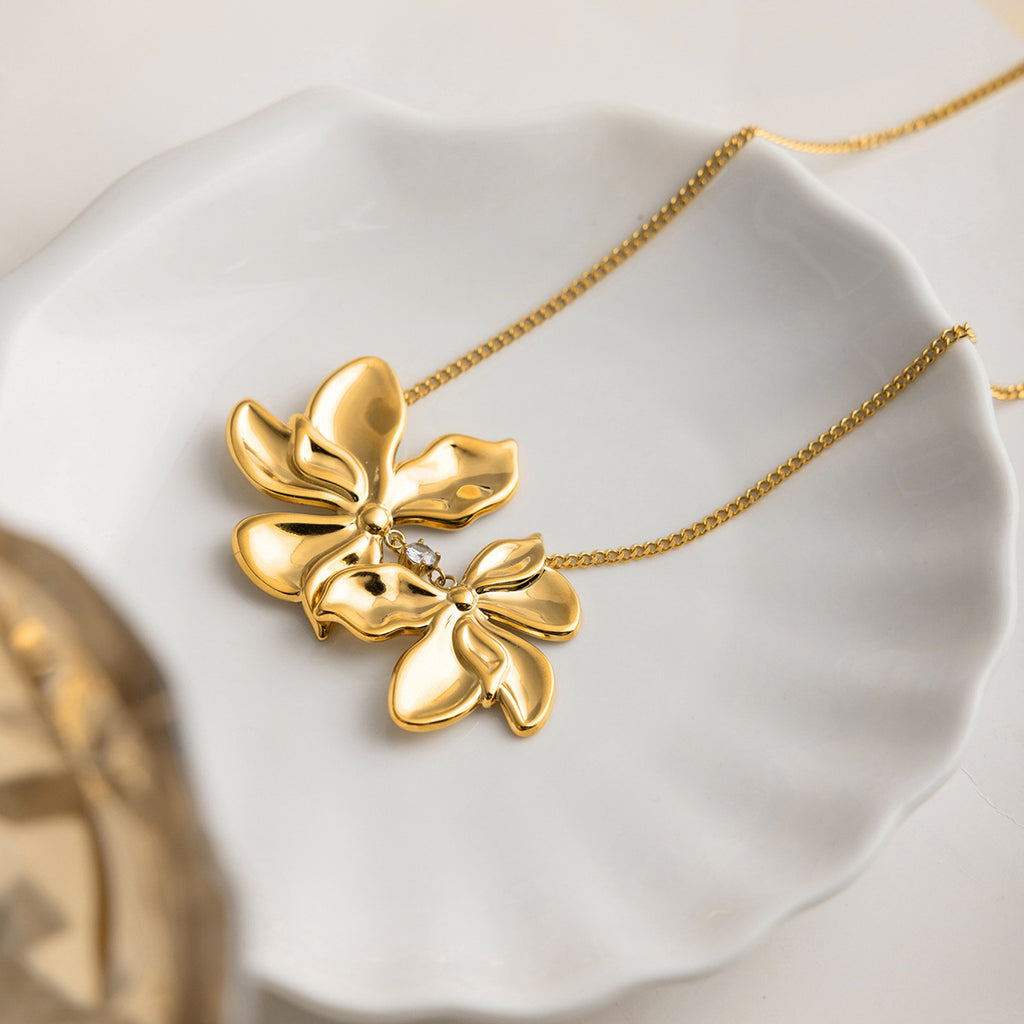 Damen Halskette mit elegantem Blumenanhänger aus hypoallergenem Edelstahl Shop Nory