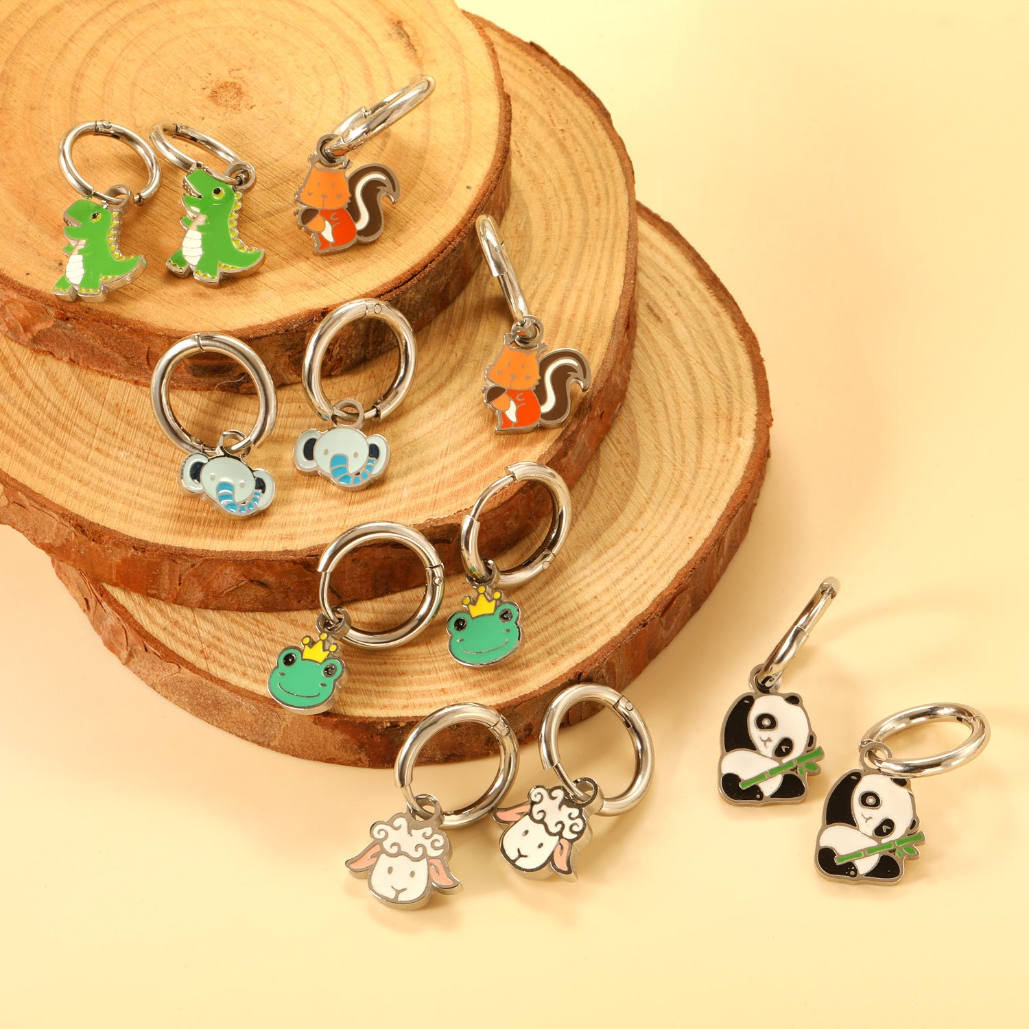 Damen Hängende Ohrringe mit farbenfrohem Froschmotiv und goldfarbenem Finish Shop Nory
