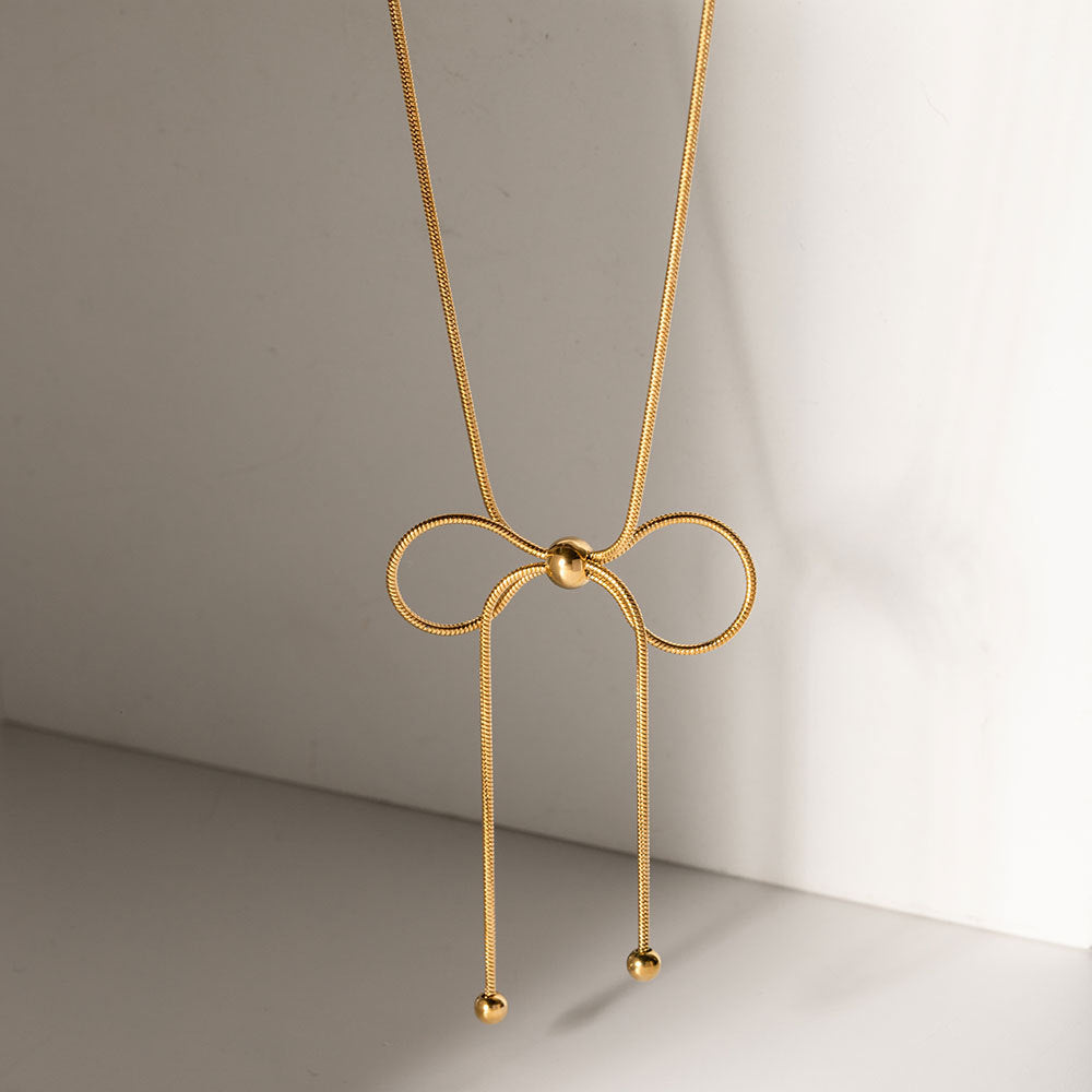 Damen Halskette mit verspieltem Schleifen-Design und eleganten Edelstahl-Details Shop Nory