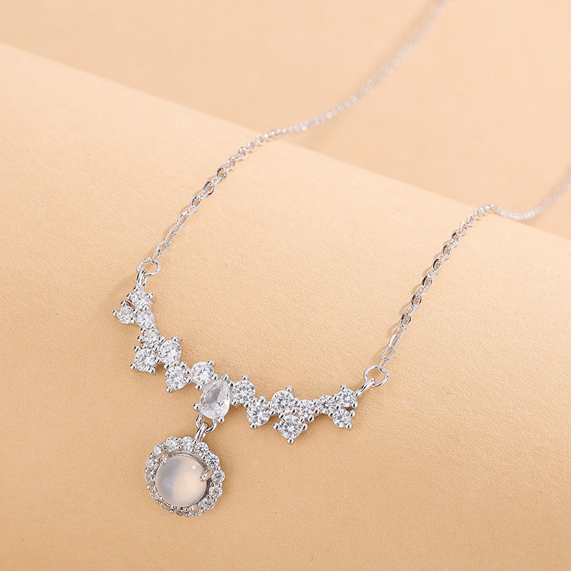 Damen filigrane Halskette mit strahlendem Edelstein und funkelnden Zirkonia Shop Nory