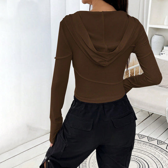 Damen geripptes Cropped-Longsleeve mit Kapuzenkragen, asymmetrischen Nähten und Trompetenärmeln Shop Nory