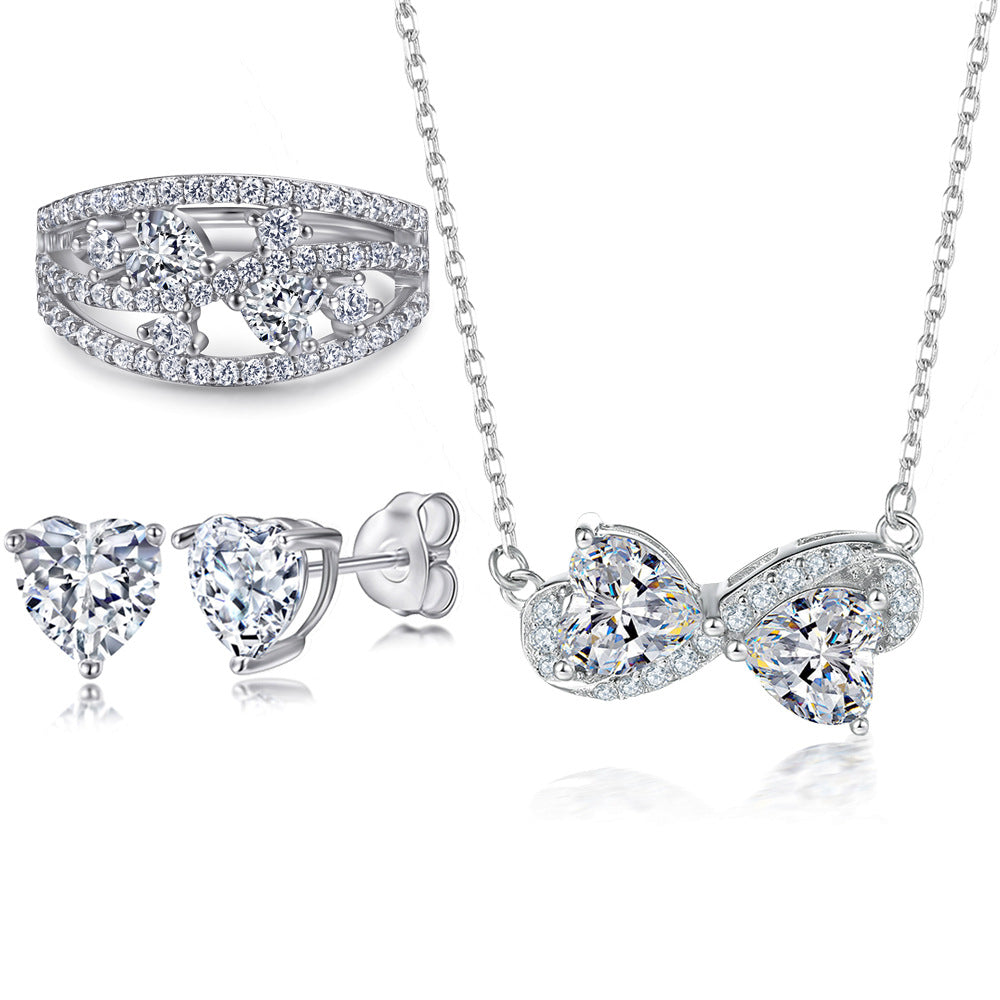 Damen elegante Halskette mit herzförmigem Anhänger und funkelnden Kristallverzierungen Shop Nory
