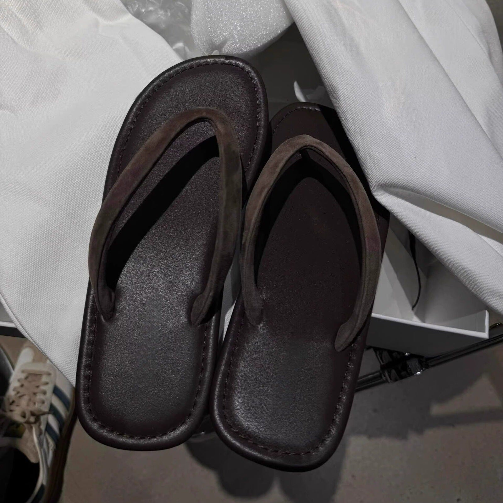 Damen Fußbett Flip-Flops mit rutschfester Sohle und anatomischer Passform