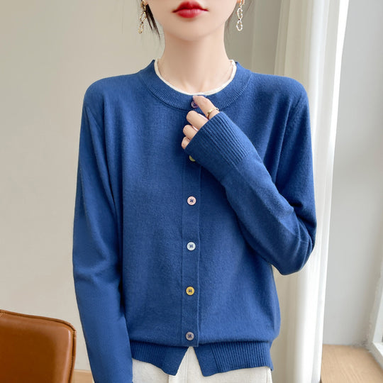 Damen Leichter Feinstrick-Cardigan mit Rundhalsausschnitt und bunten Knöpfen Shop Nory