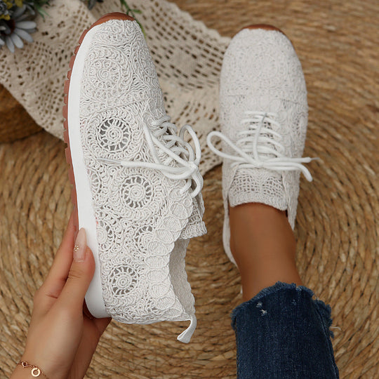 Damen Sneakers mit filigranem Häkeldesign und bequemem Fußbett