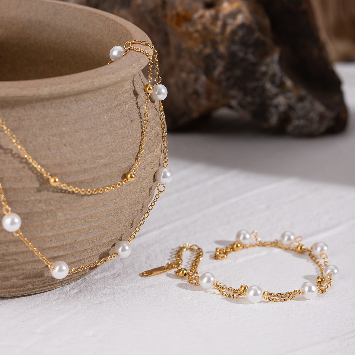 Damen Armband mit elegantem Perlen- und Goldakzent Design Shop Nory