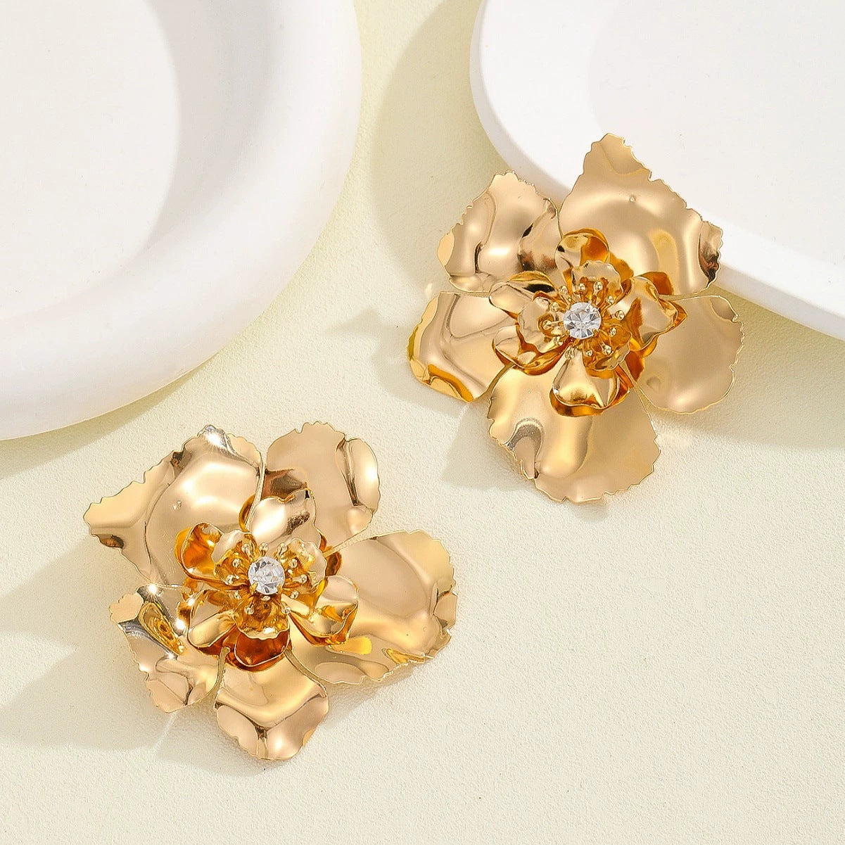 Damen Ohrringe im stilvollen Blumenmuster Shop Nory