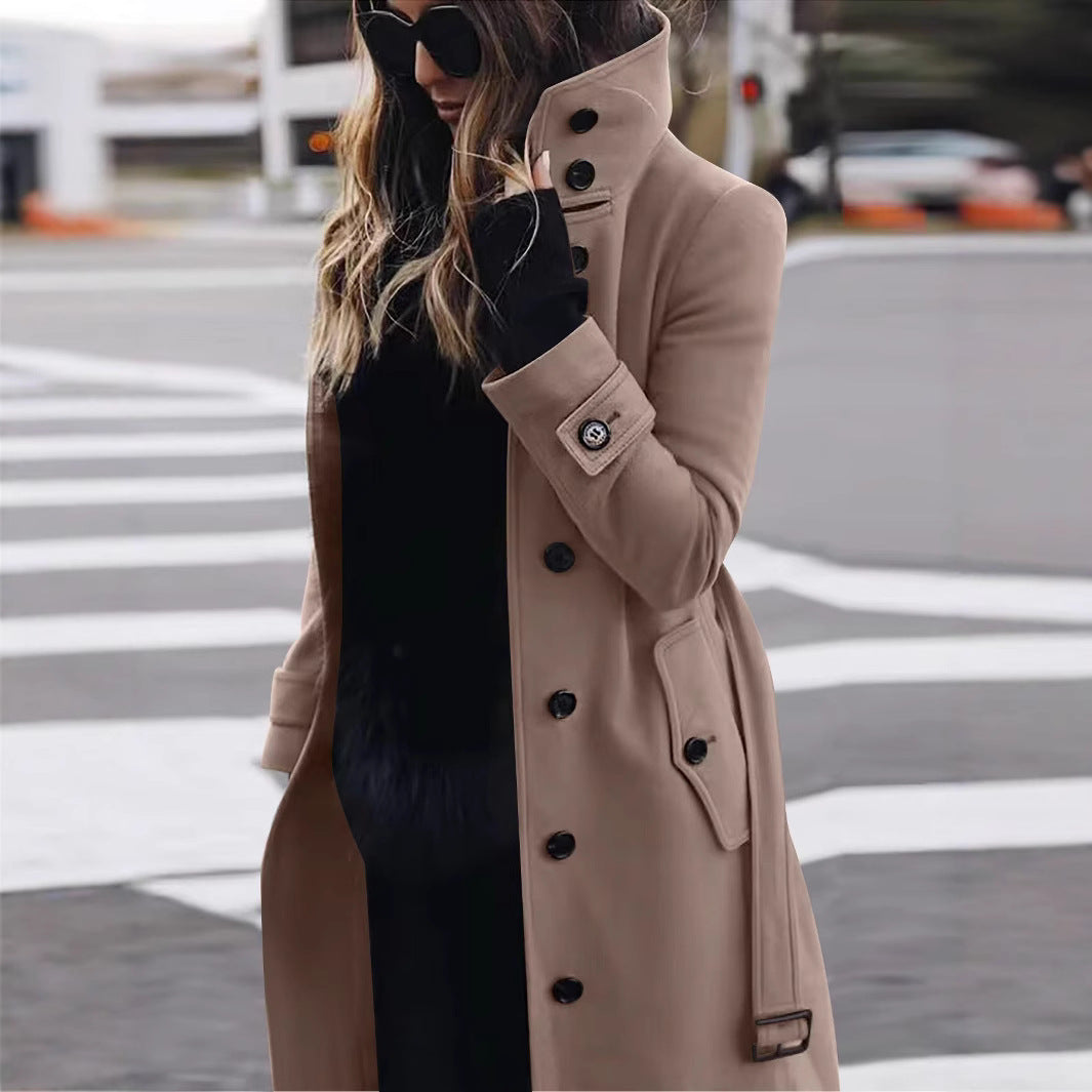 Damen Langschnittiger Trenchcoat mit überhöhtem Stehkragen, Knopfblende und Taillengürteloptik Shop Nory