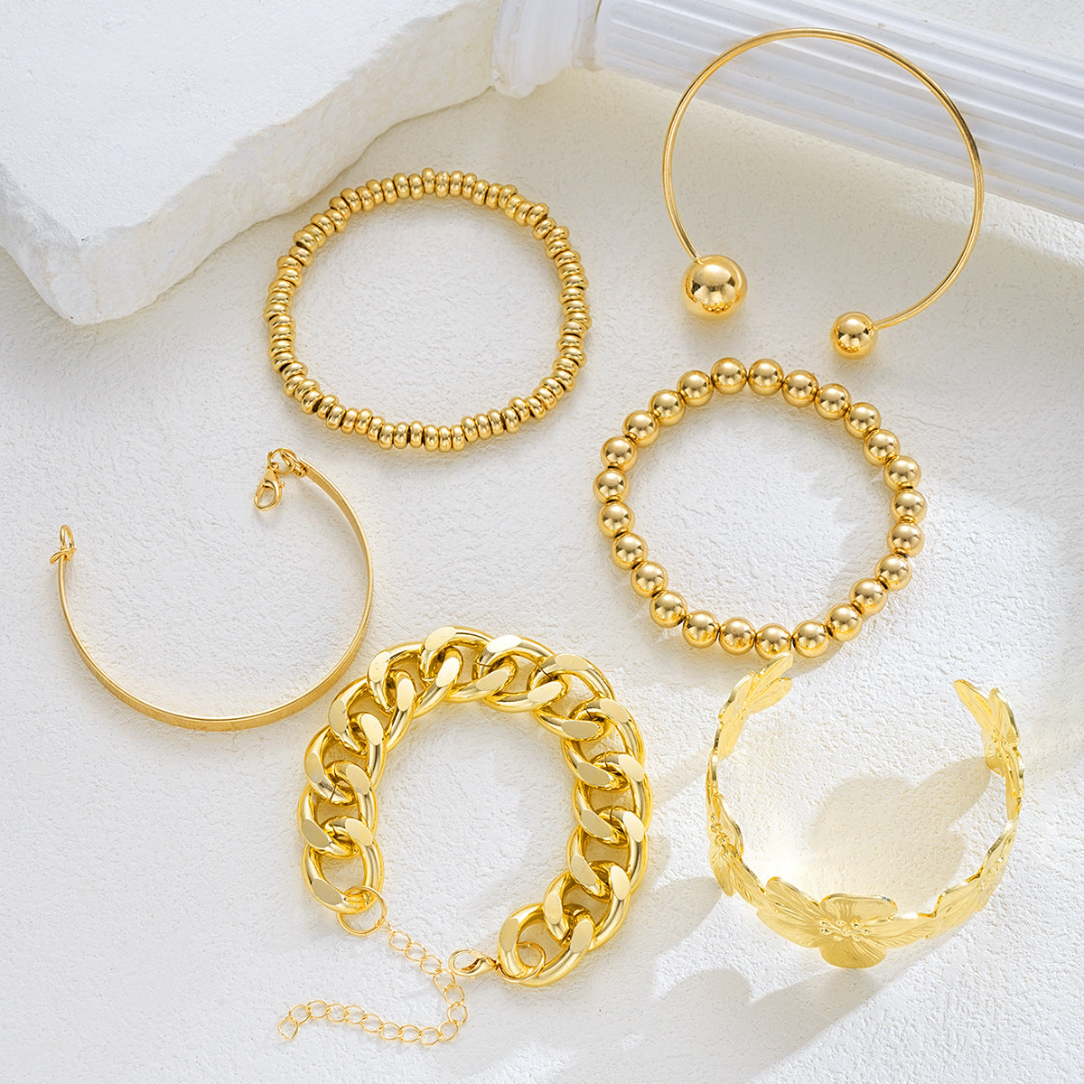 Damen Armreifen-Set mit kunstvollen blumenverzierten Designs Shop Nory