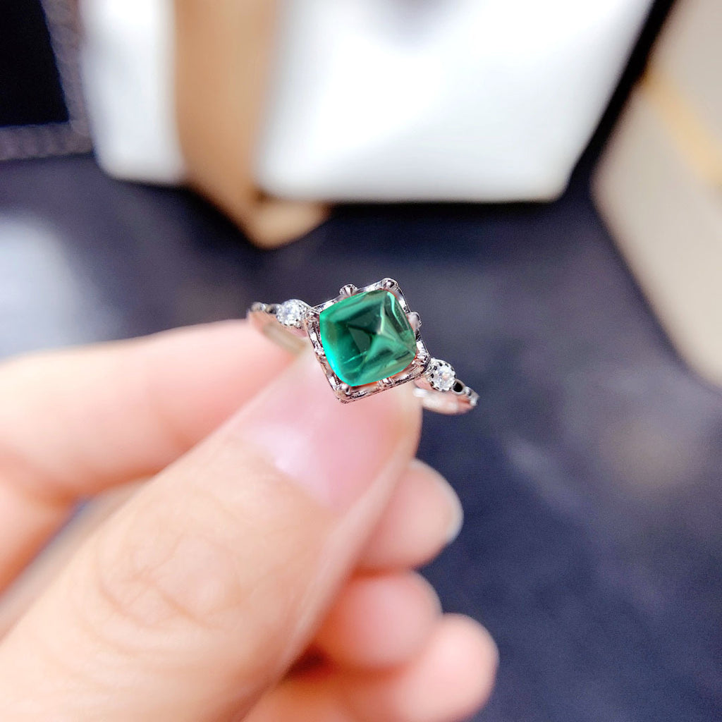 Damenring mit luxuriösem, quadratischem Edelstein und funkelnden Zirkonia-Steinen Shop Nory