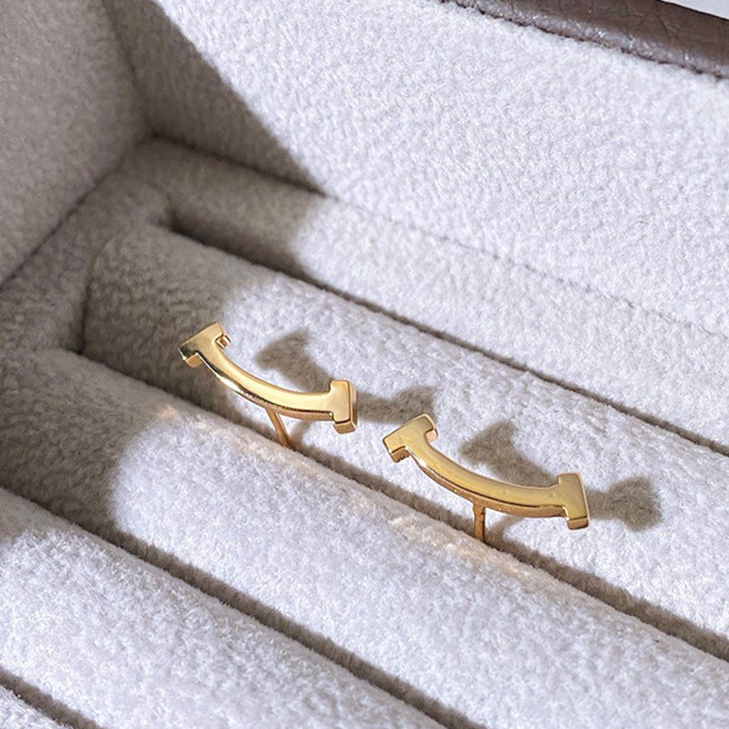 Damen Ohrringe mit modernem gebogenem Design aus hochwertigem Edelstahl Shop Nory