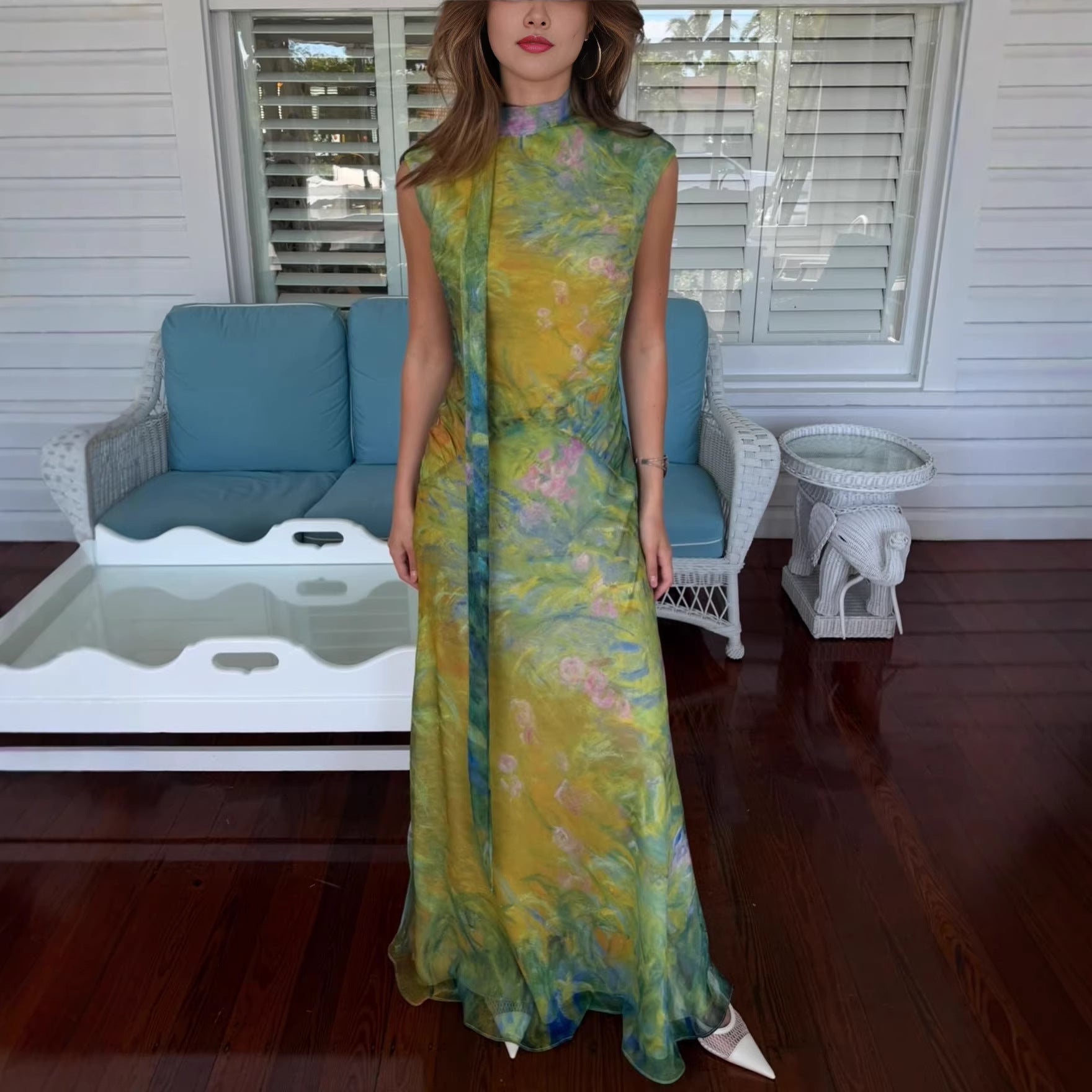 Damen Langes Kleid mit floralem Design und hochgeschlossenem Kragen Shopnory