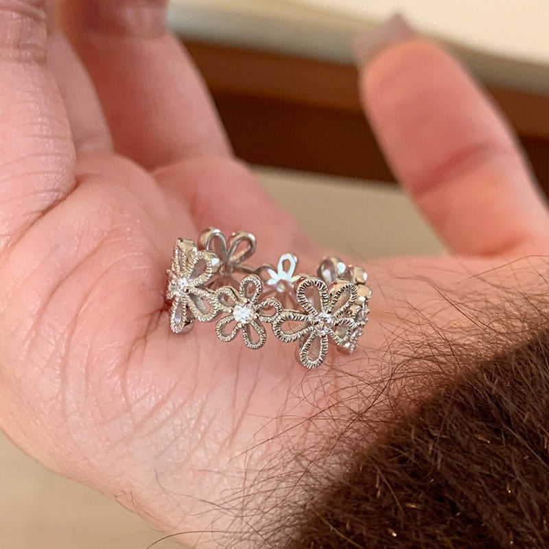 Damen filigraner Blumenring mit funkelnden Details Shop Nory