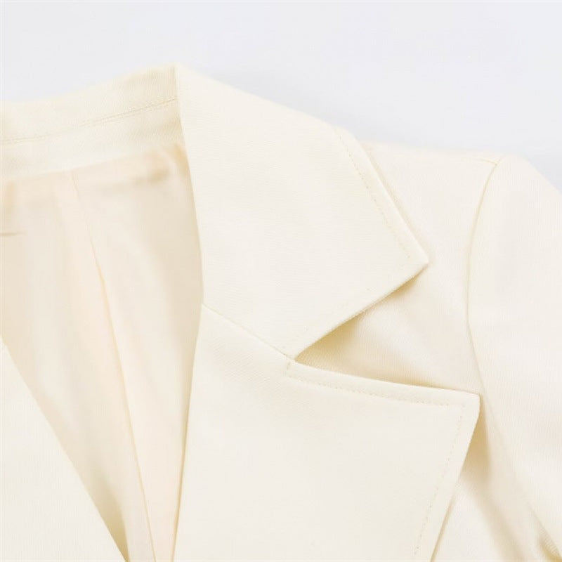 Damen Kurzblazer mit taillierter Silhouette und überschnittenem Schalkragen Shop Nory