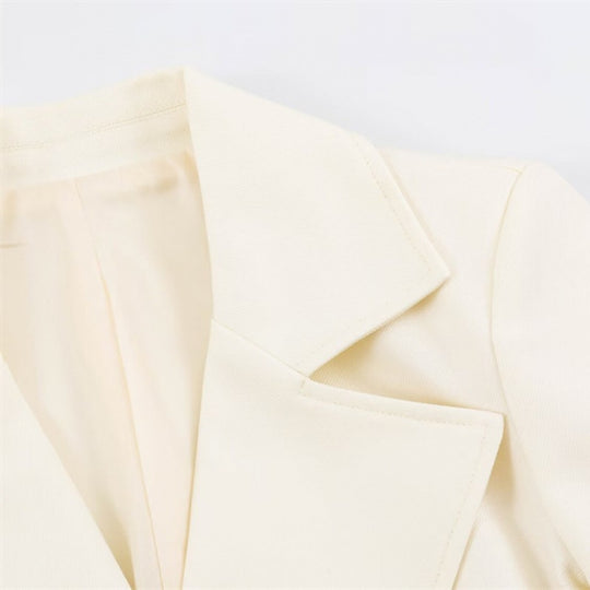 Damen Kurzblazer mit taillierter Silhouette und überschnittenem Schalkragen Shop Nory