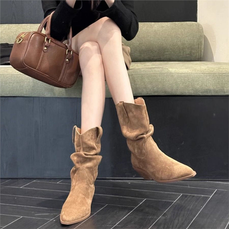 Damen Slouch-Cowboystiefel mit spitzer Zehenpartie und sculpted Kitten-Absatz Shop Nory