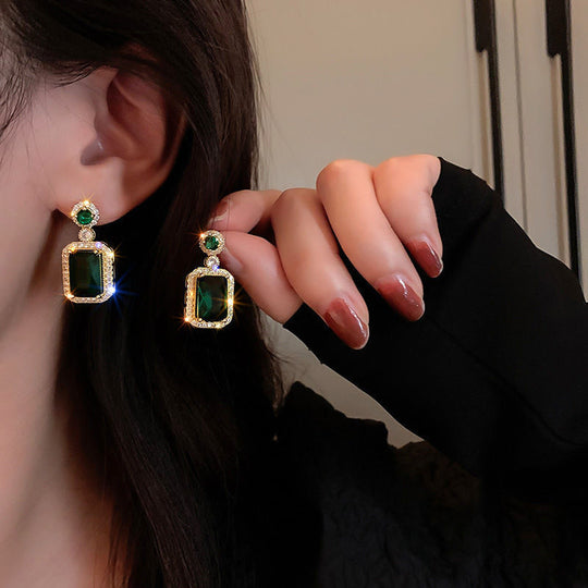 Facettiertes simulierter Edelstein Halo Anhänger Halskette und Cocktailring und Tropfohrringe Set mit Mikro Pavé Kristallen