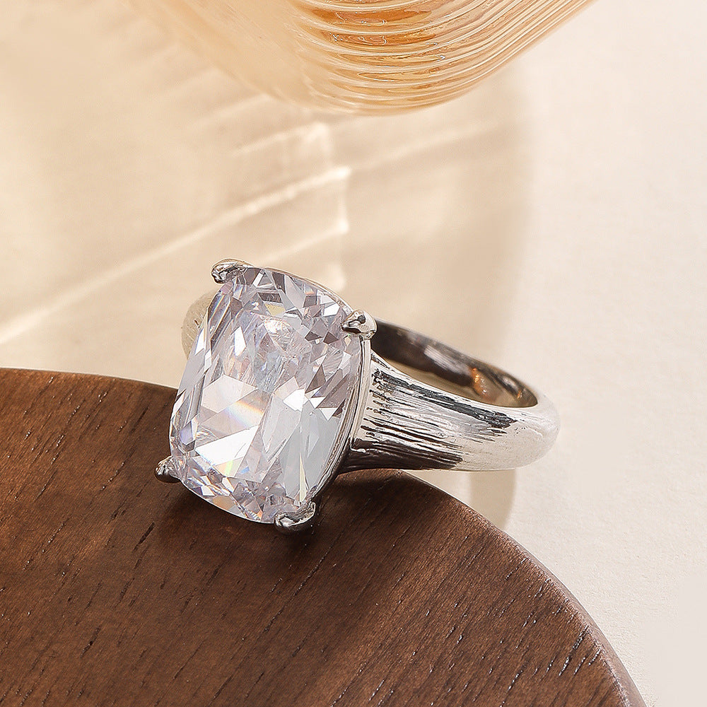 Damen Eleganter Ring mit grünem Schmuckstein Shop Nory