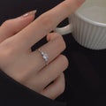 Damen Zarter Verlobungsring mit funkelnden Zirkonia-Steinen und filigranem Design Shop Nory