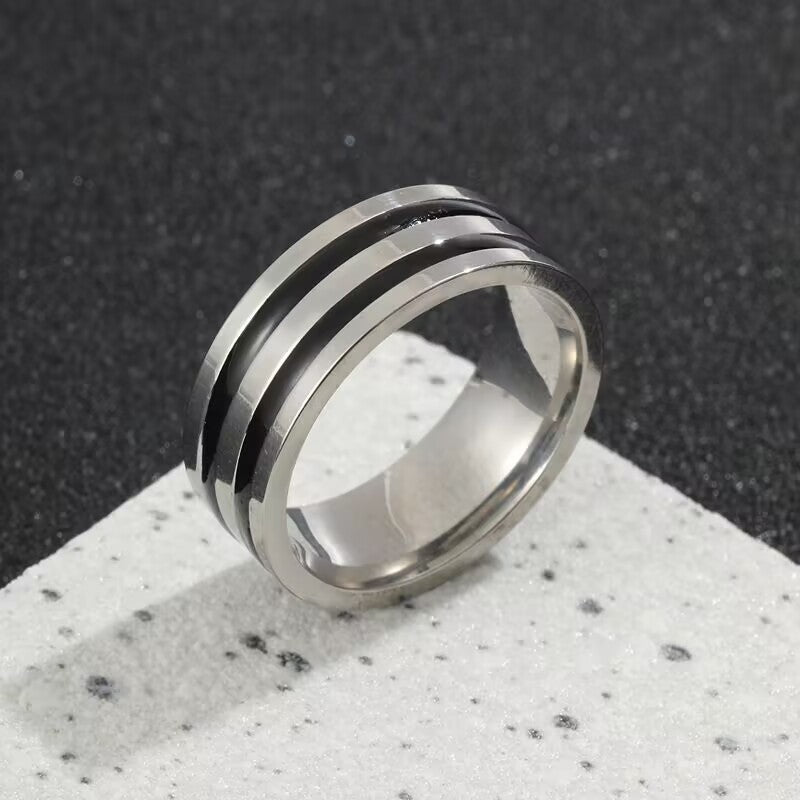 Herren Ring mit modernem Streifenmuster aus hochwertigem Edelstahl Shop Nory