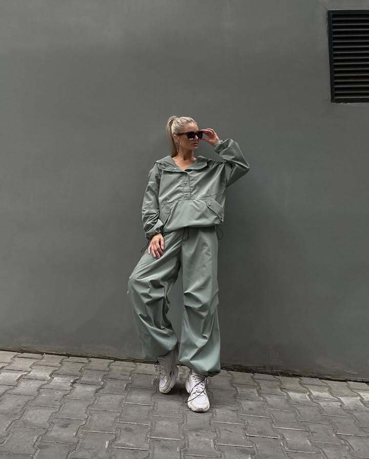Damen leichte Windjacke im Oversized Schnitt mit Kordelzug und Druckknopfdetails Shopnory