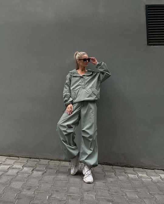Damen leichte Windjacke im Oversized Schnitt mit Kordelzug und Druckknopfdetails Shopnory