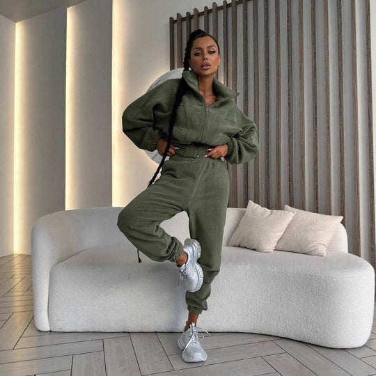 Damen kurzes Reißverschluss-Hoodie mit elastischem Bund und schmal zulaufender High-Waist-Jogginghose aus schwerem French-Terry Shop Nory