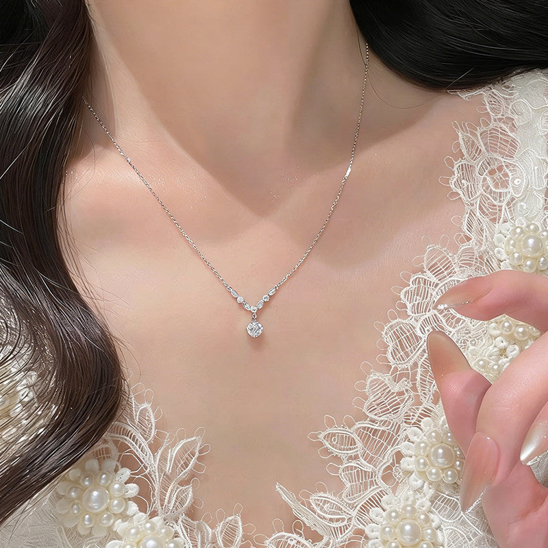 Damen Halskette mit funkelndem Kristall und elegantem Design Shop Nory
