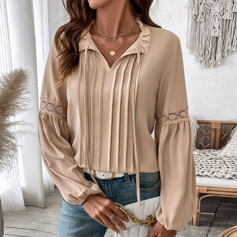Damen Bluse mit feinen Falten und eleganten Spitzendetails