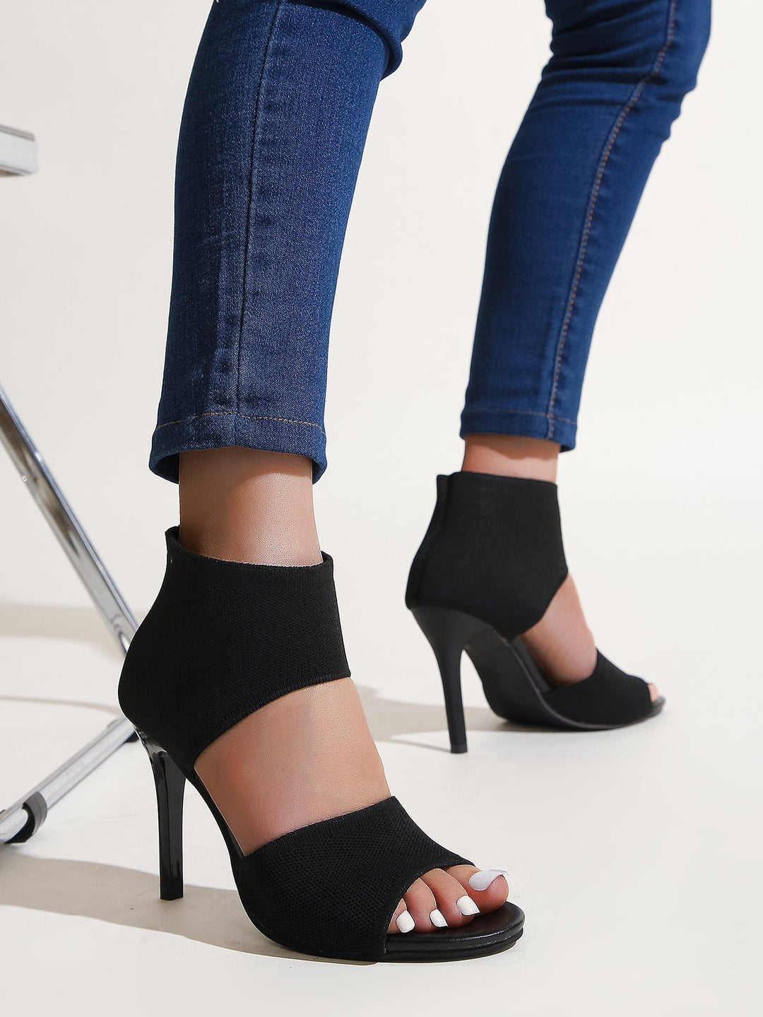 Damen Peep-Toe High Heels mit elastischem Strick-Oberschaft und hochmodernem Trichterabsatz