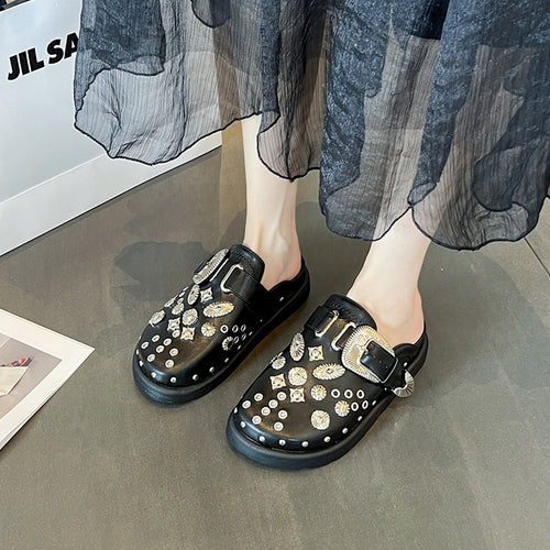 Damen Leder-Plateau-Mules mit Zierösen und dekorativer Schnallen-Applikation Shop Nory