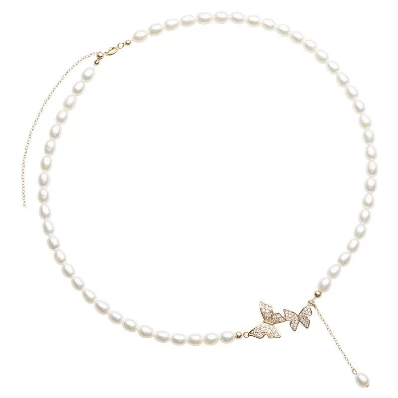 Damen Halskette mit filigranem Schmetterlingsanhänger und eleganten Süßwasserperlen Shop Nory